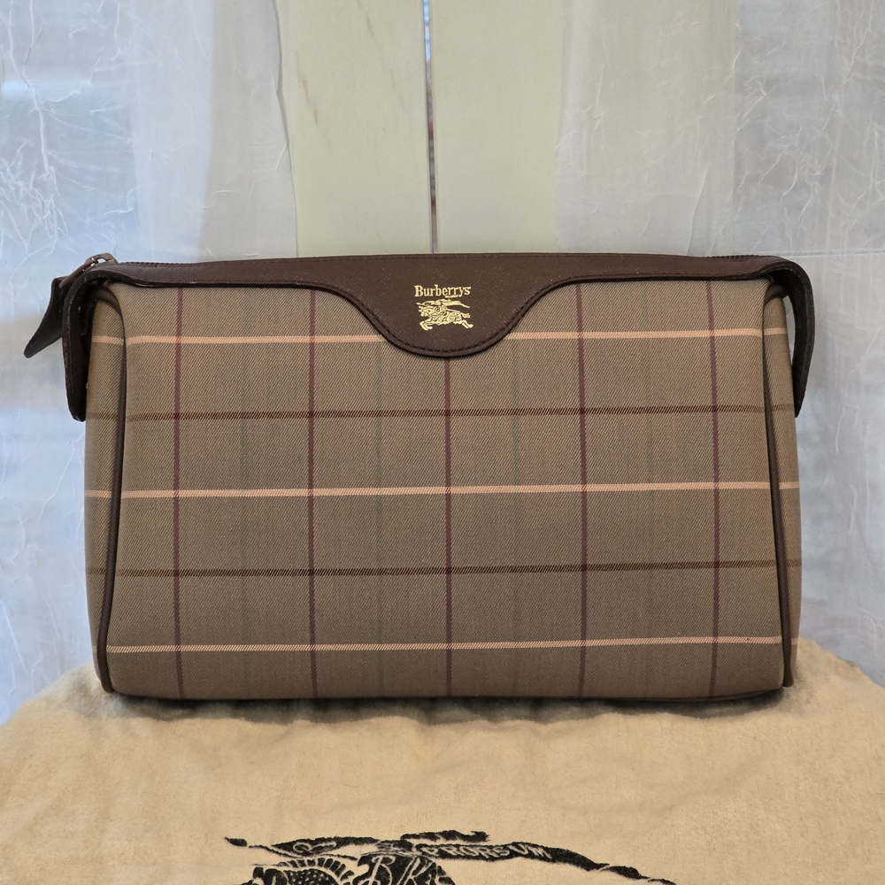 Burberry *NWOT* Green and Brown Burberry's Check Toiletry Bag